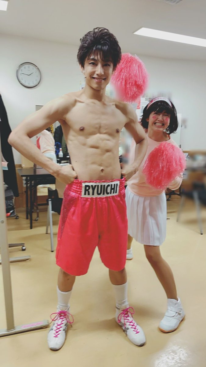 橋本真一 舞台 はじめの一歩 昼公演終了 ご来場くださった方々ありがとうございました 作品の冒頭では 速水龍一ではなく 単なる一人のボクサーとして出ているのですが 地味なボクサーという設定 笑 そこからの速水龍一 一歩のお母さん役の久下 橋本真一 舞台 はじめの一歩 昼公演終了 ご来場くださった方々ありがとうございました 作品の冒頭では 速水龍一ではなく 単なる一人のボクサーとして出ているのですが 地味なボクサーという設定 笑 そこからの速水龍一 一歩のお母さん役の久下