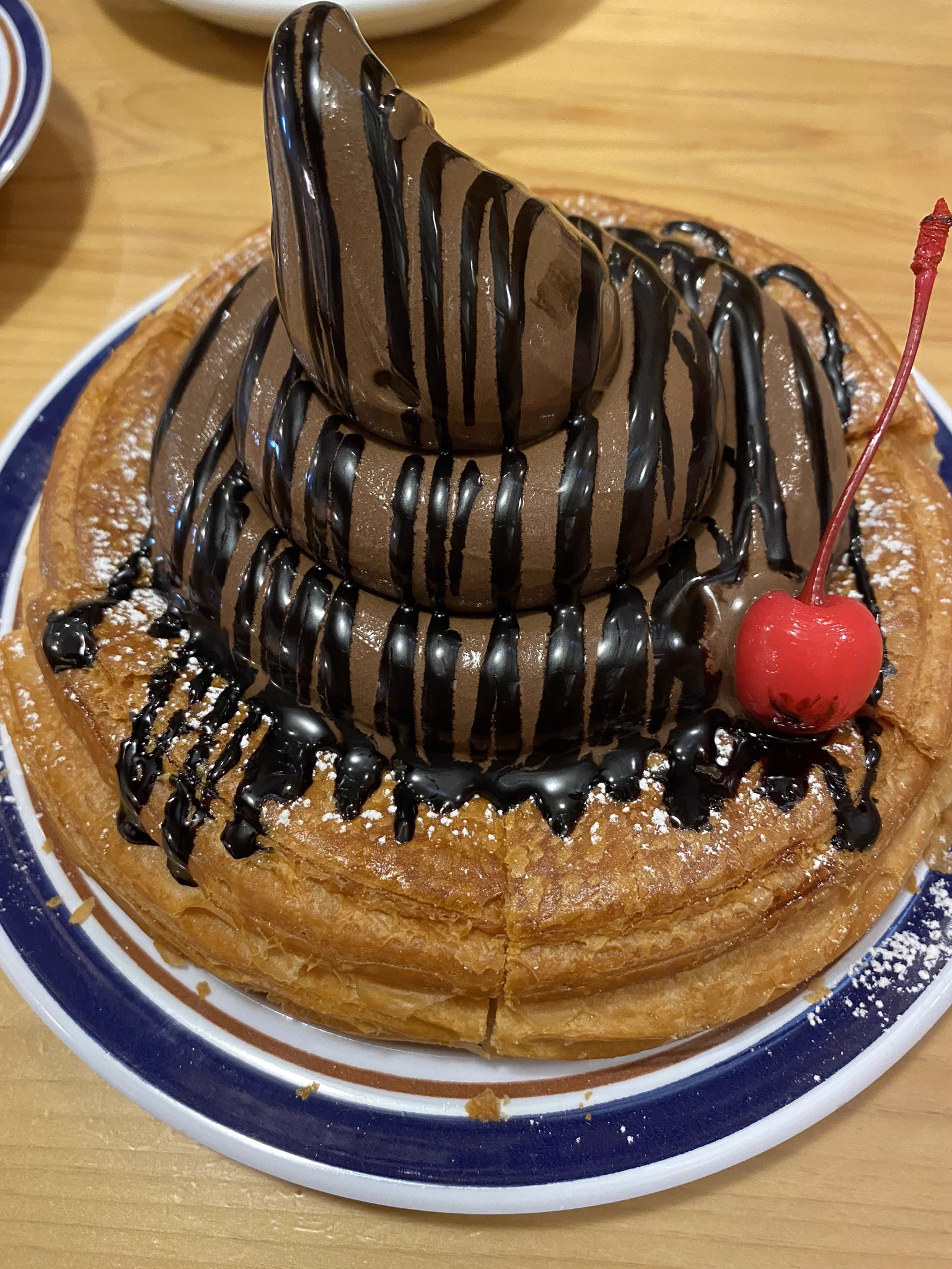 コメダ珈琲のショコラノワールを頼んではずが？アレみたいなものが現れたwww