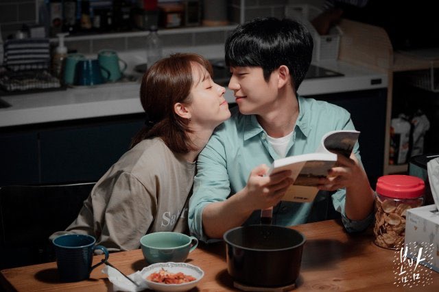 25. the lovely father and librarian, Yoo Jiho and Lee Jung in of  #OneSpringNight (2019) #JungHaeIn #HanJiMin