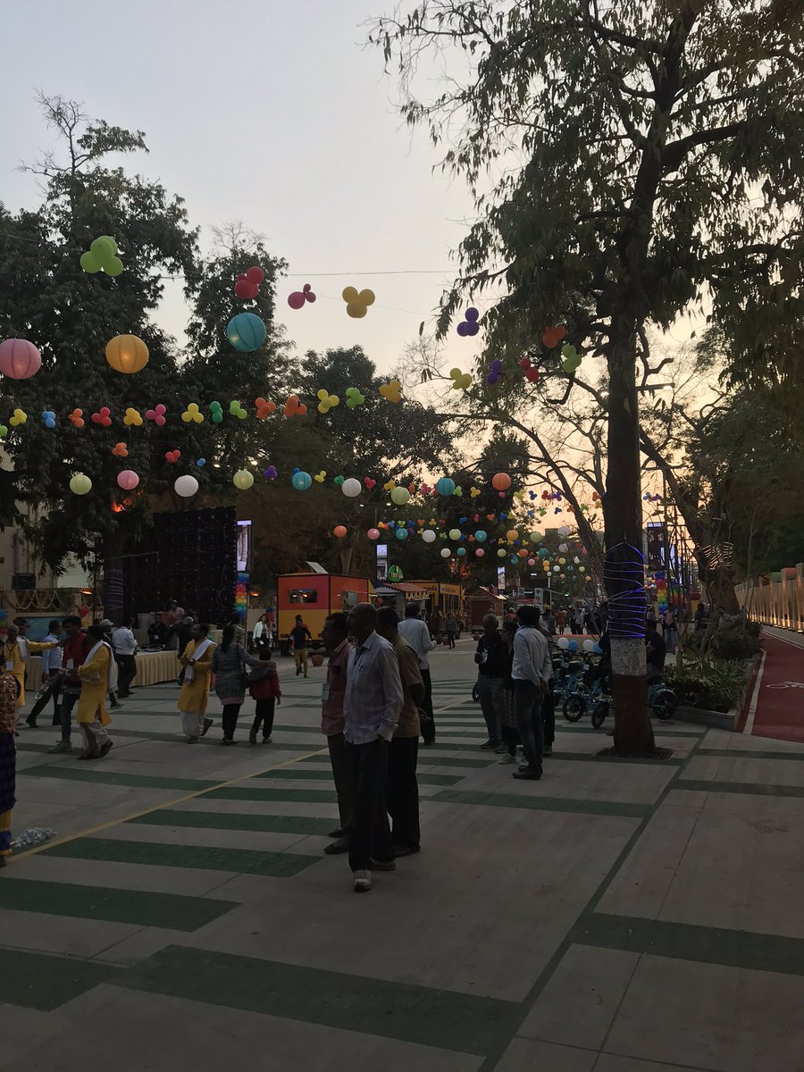 ridebooz's tweet photo. Law Garden #HappyStreet is @AmdavadAMC’s one of the best projects which will be replicated at many spots by @AhmedabadSmart. All #SmartCities should follow the same. Best combo of fun, business, life &amp; #mobility. Thanks to @vnehra @nitinsangwan https://t.co/Nwkz6KWL3S