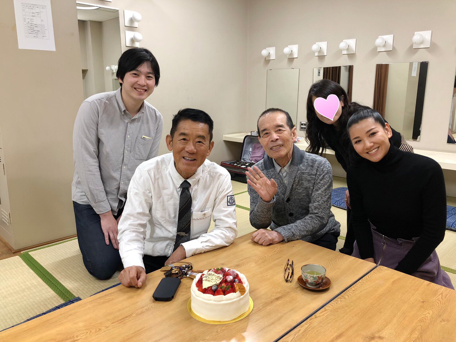林家キリん 木りん 今日は犬山で木久扇 円楽二人会 そして今日は円楽師匠の70歳のお誕生日でした 喜んで頂けて良かった 落語 円楽 師匠 木久扇 林家木りん 犬山 T Co Nbnu6or8sg Twitter