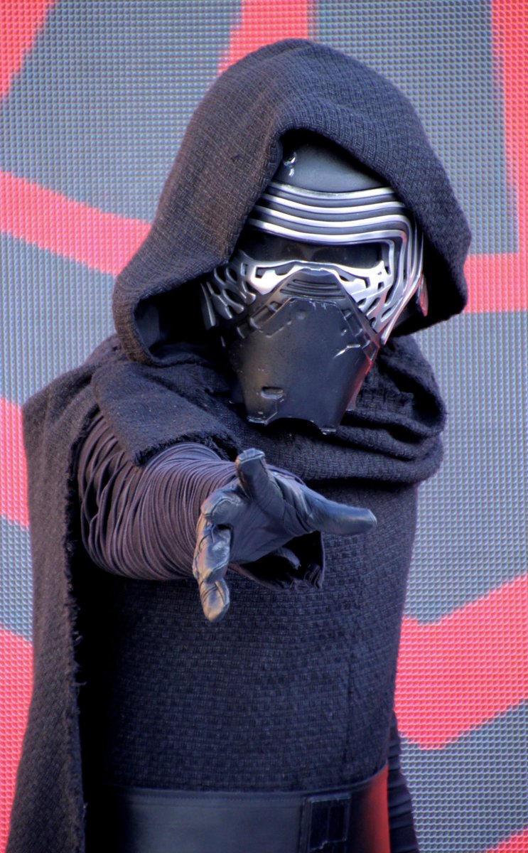 CharactersPBlog's tweet photo. Prepare your recruits for immediate inspection! #kyloren #starwars #seasonoftheforce #facetheforce #disneyparks #disneylandparis #waltdisneystudiospark #firstorder #agalaxyfarfaraway #legendsoftheforce #mystarwarsmoment https://t.co/Mj54tY0JRo