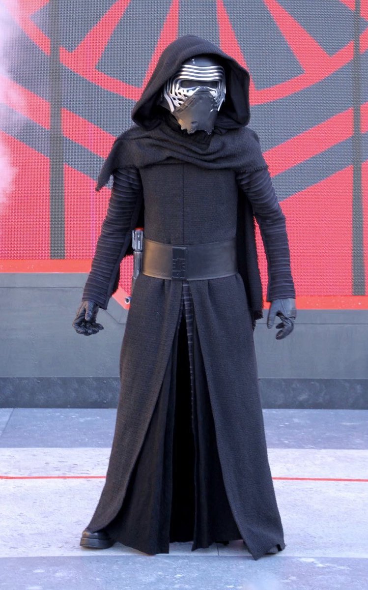 CharactersPBlog's tweet photo. Prepare your recruits for immediate inspection! #kyloren #starwars #seasonoftheforce #facetheforce #disneyparks #disneylandparis #waltdisneystudiospark #firstorder #agalaxyfarfaraway #legendsoftheforce #mystarwarsmoment https://t.co/Mj54tY0JRo