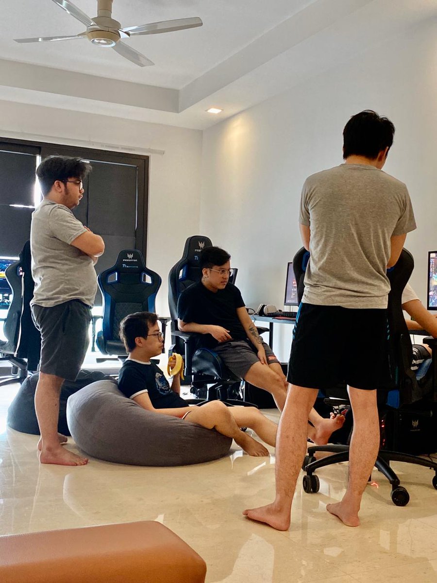 TeamGeekFam's tweet photo. Intense bootcamp for the ESL LA Major SEA Closed Qualifier! +🍌=💪

#geekfam #dota #DPC #Major #ESL #LAMajor #SEAQualifiers #wheregeeksbelong #onceageekalwaysafam #letsgogeeks https://t.co/Rf9yS34D8W
