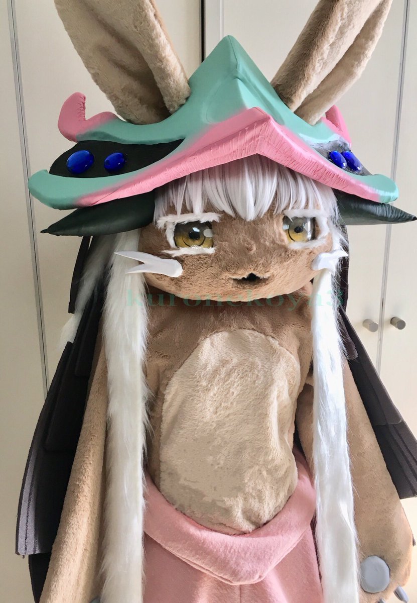 kuronekoya3's tweet photo. メイドインアビスのナナチの衣装完成着ぐるみ初めて全身作ったけどバランス悪くて何度も頭作り直した😭もふもふ🐰
#コスプレ
#アトリエクレア
#cosplay 
#コスプレボード https://t.co/xtp6aQyMGY