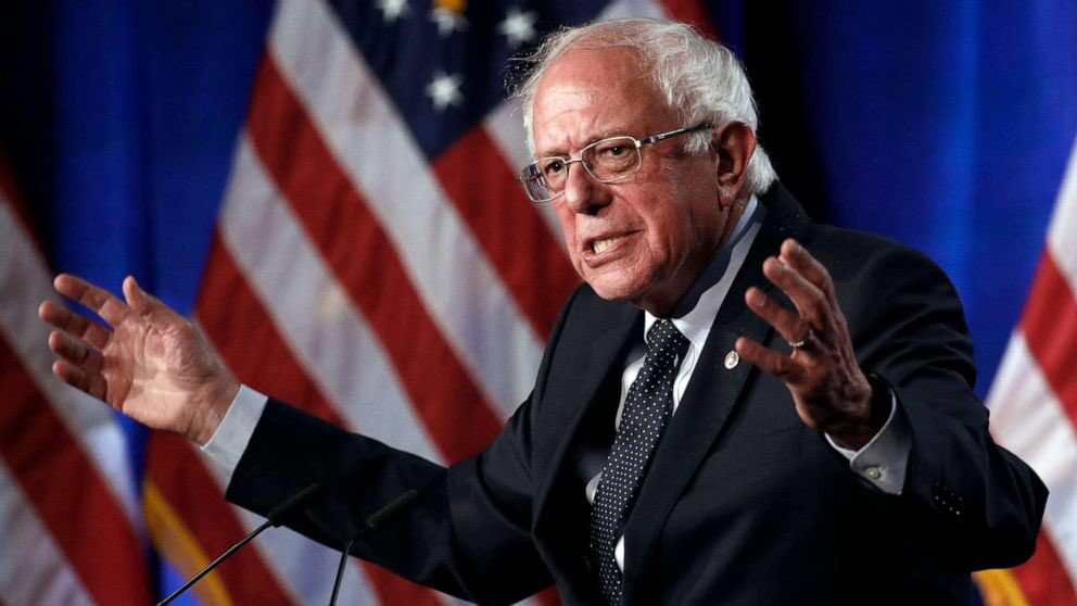 WelshForBernie's tweet photo. Rhaid inni greu byd lle rydym yn datrys problemau wrth y bwrdd trafod, nid trwy wrthdaro milwrol.
We must create a world where we solve problems at the negotiating table, not through military conflicts.
#BernieSanders2020 #WelshAmericansForBernie https://t.co/dUeDP6eEgd