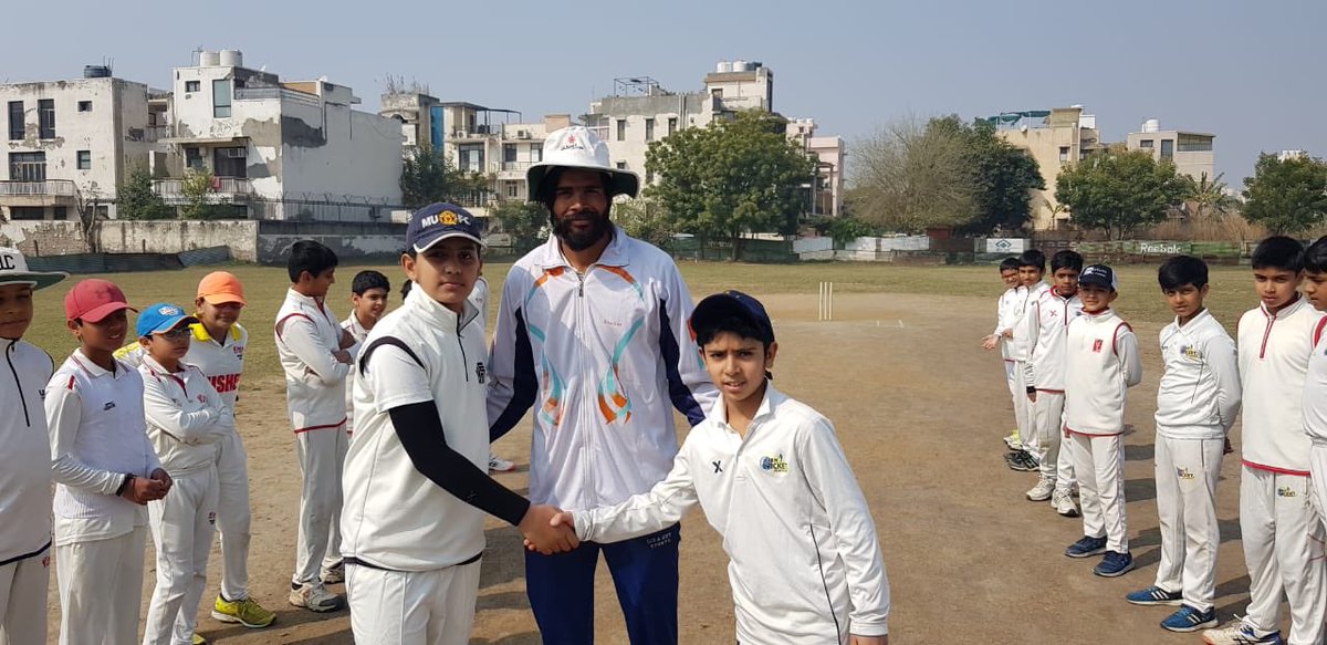 PUSHCricket's tweet photo. Shaheed Bhagat Singh U-12 Cricket Tournament - 1 (League Matches)
Florence Sector 57, Gurgaon |25 Ov

Push A1 won the toss and elected to bat

Push A1 scored 
163/2 in 25 overs.

Eden Cricket Academy U.12 are how at 
15/0 after 2 overs and require 149 runs in 138 balls. https://t.co/BnQl24ObEm