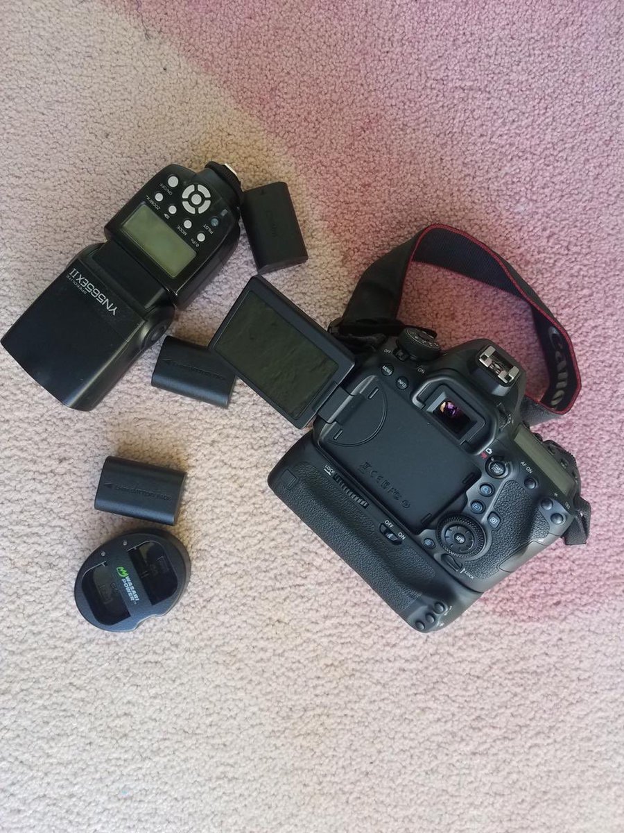 CalebOkumu__'s tweet photo. Canon 6D mark ii, 3 batteries,battery grip and a speedlight for sale 
Low shutter count 
130k https://t.co/6VNaHyMUlW