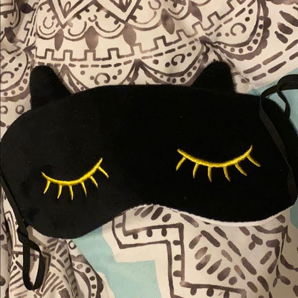 TheSpecialtees's tweet photo. So good I had to share! Check out all the items I'm loving on @Poshmarkapp from @littlelibra85 #poshmark #fashion #style #shopmycloset: https://t.co/c8yoKhUaKW https://t.co/ruvixNP52v