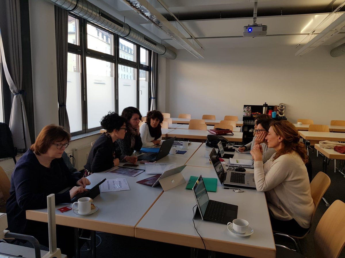 camel_lp's tweet image. 🇪🇺🇩🇪🇫🇷🇮🇹Meeting in Munich to prepare the foreign students’ stay in Saint-Girons in March 2020 : The last step of the project « My way into the #digitalized and #globalized working world » is being set up with the German and Italian teachers @Erasmus_Project 🇪🇺🇩🇪🇮🇹🇫🇷