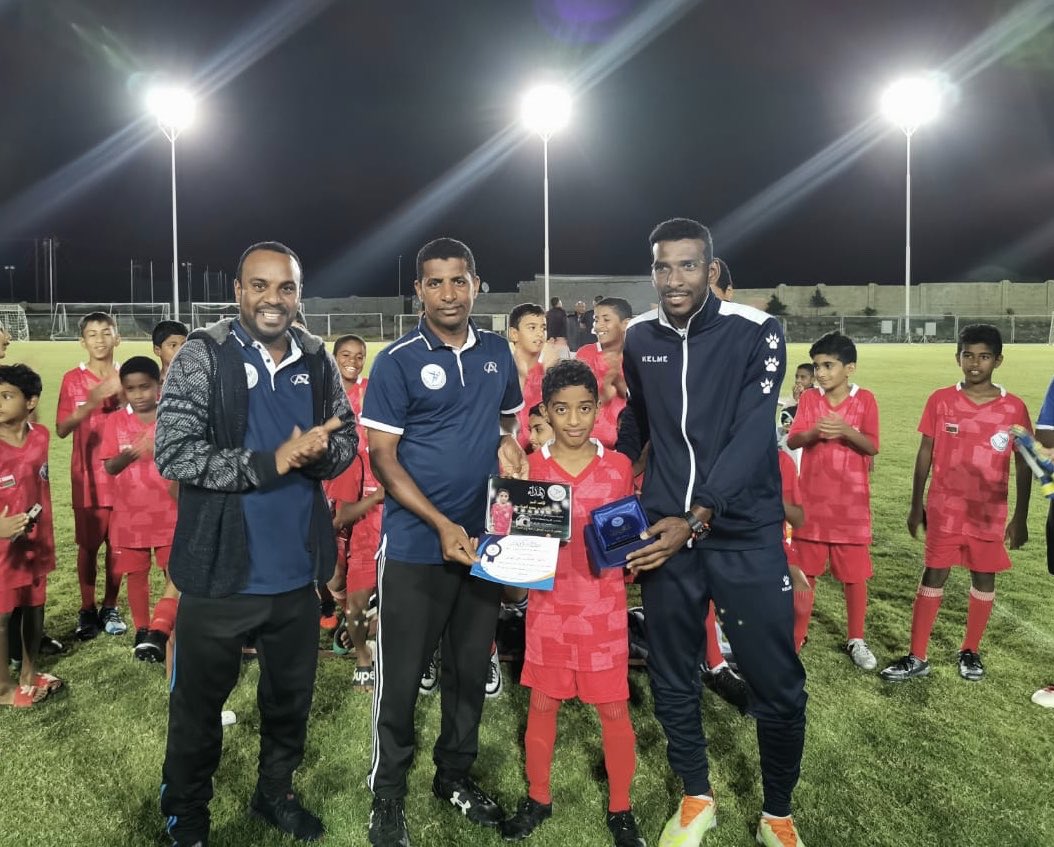 حصل اللاعب المميز عبدالله الهنائي على جائزة أفضل هداف في البطولة الثانية للمدارس والأكاديميات الكروية بتنظيم مدرسة نجوم الغد <a href="/F_stars_OM/">مدرسة نجوم الغد</a> و التي شارك فيها براعم المدرسة نهاية الاسبوع الماضي. 
✨ تمنياتنا للواعد عبدالله مزيد من التألق والنجاح في مستقبله الكروي. ✨