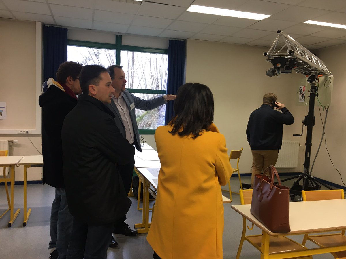 Centrale Lille On Twitter Bienvenue Au Maire De Lens Qui Visite Nos Locaux Lors De La Journee Portes Ouvertes De L Ig2i Objetsconnectes Projets Ingenieur Https T Co Qjk1inc8qr