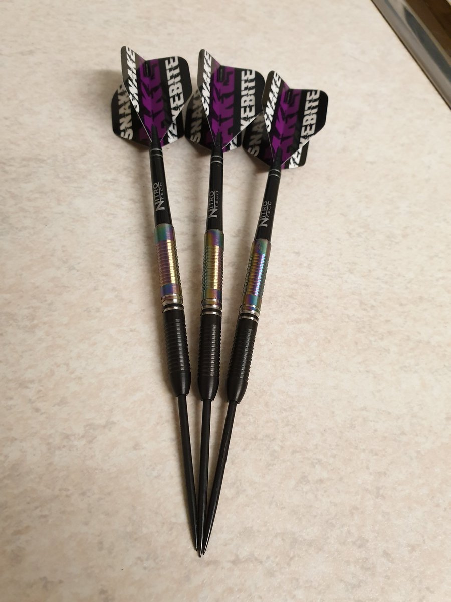 Lovely new set of arrows that helped my favourite player @snakebitewright win the @OfficialPDC World Championship 👌😍