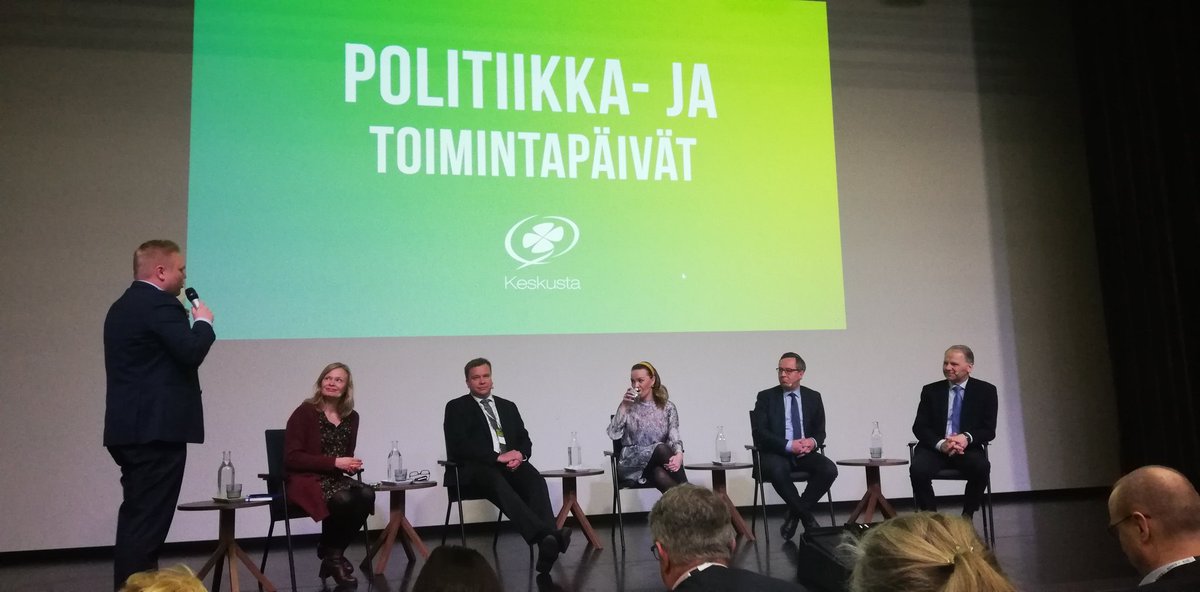juusojs's tweet photo. Kurvisen kyselytunti @keskusta'n ministereille Kesksutan Politiikka--ja toimintapäivillä. @kurvisentwiit https://t.co/IHTLwmgxpk