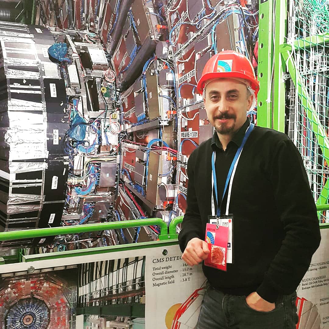 ak100adnan's tweet photo. CMS, Büyük Hadron Hızlandırıcı (Large Hadron Collider, LHC) içinde yer alan, genel amaçlı bir detektör.
https://t.co/uM7EX0AREl
https://t.co/9mcMgp2j3W
https://t.co/wS0t3FvGsT
@CERN #cern #cms #compactmuonsolenoid #ttp #ttp10 #turkishteacherprogramme #suisse #switzerland https://t.co/yjV78FuSia