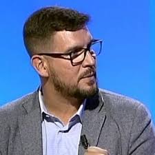 llasjordi's tweet photo. @MontseCantinMas @pfossas @yeyaboya @RogerHeredia83 @rogeretCAT @assemblea @Esquerra_ERC No se'n perd cap ocasió, en @rogerheredia83, per donar protagonisme a @Esquerra_ERC . 
I podria fer-ho, però és lleig el mantenir ser membre del #SN per gloria i panegíric d' #ERC un partit, que ni és partidari de la #unitat ni de la #unilateralitat com l' @assemblea 
#Cessament https://t.co/hpWx14T4vS
