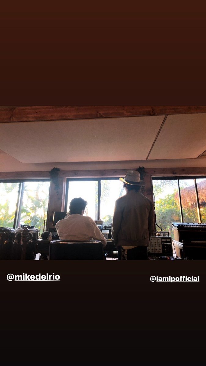ClubFansLPSpain's tweet photo. 🎥 Historia de @themadonesmusic
_______
🎶 Componiendo nueva musica ???
_______
@iamlp @ClubFansLPSpain #clubfansLPspain #componiendo #tramando #grabando #lpeople #iamlpfan #cometoSpainLp #clubfansLPspain #bmgspain #special #lpspecial #cometomadridlp #mikedelrio https://t.co/W90GujNTZn