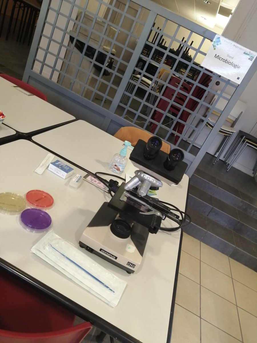 ChahinYassin's tweet photo. Aujourd'hui je tiens le stand Microbiologie au @2IS_Amiens Journée porte ouvert de @upjv https://t.co/PtQuMRIL5w