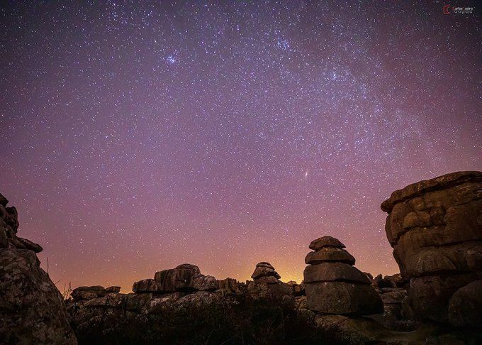 esa_es's tweet photo. #FelizSabado - Comenzamos el día con esta bonita y mágica foto del Torcal de Antequera de noche.
La 🖼️ es de  @Carloscastro_82 https://t.co/NAZUiGCilp