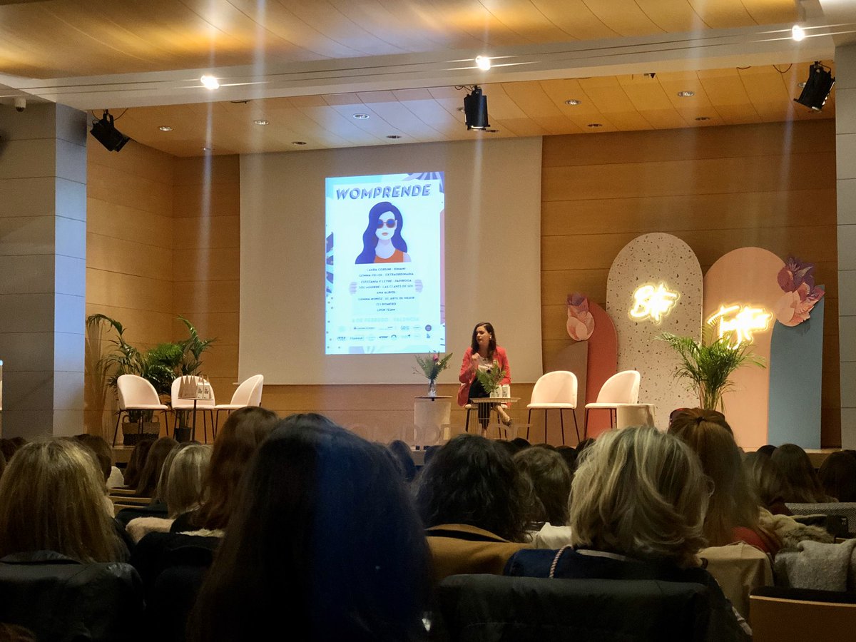 clara_soler's tweet photo. #Womprende en Valencia. https://t.co/QsB835xCgr