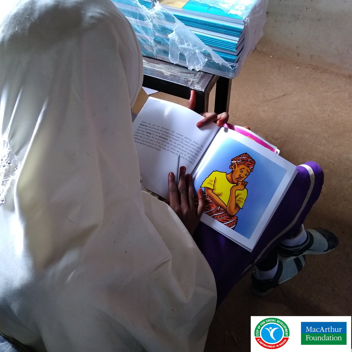 Step_Up_Nigeria's tweet photo. Young girls are inspired to boldness.
To speak up against corruption.
To become the change they wanted to see.
Halima is raising young champions!
Have you read her story yet?
#CatchThemYoung #ACESC https://t.co/00mxdx6Zwp