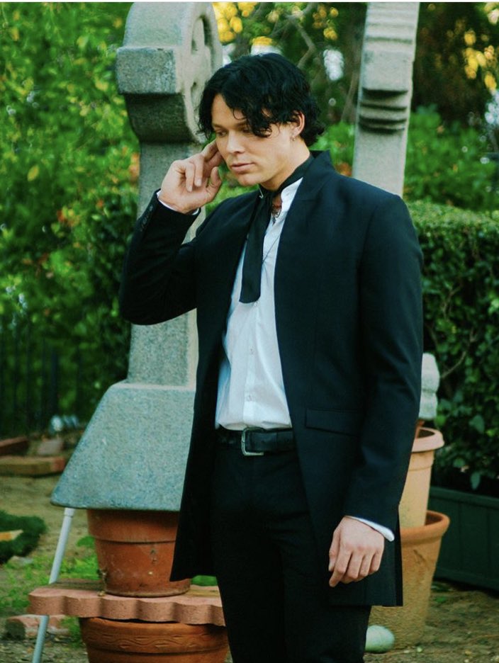 CALM_Updates's tweet image. Ashton on IG bts #NoShameMusicVideo #noshame