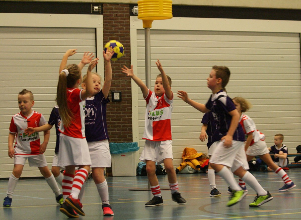 ReneOosterom's tweet photo. De teamprestatie van @ckvODIK F2 vanmorgen wordt beloond met een knappe overwinning 4-3!! #odik #barneveld https://t.co/zPowKqv42p