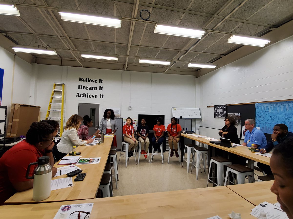 CITGOiaOLLE's tweet photo. Powerful STEM Advisory Board meeting! It takes a village and our stakeholders are #THEBEST! @OlleMightyOwls @AliefISD @aliefstem @CITGO @Fueling_Good #AliefLeads #RealSTEM #BringYourAGame https://t.co/OZQKwI1F7n
