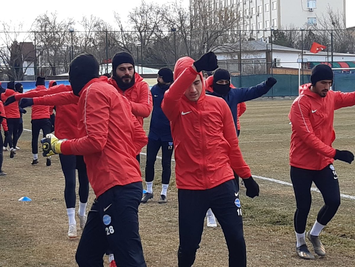 Takımımız, yarın karşılaşacağı Sakaryaspor maçının hazırlıklarını tamamladı. Yeni bir zafer icin Demirpençelerimiz hazır.