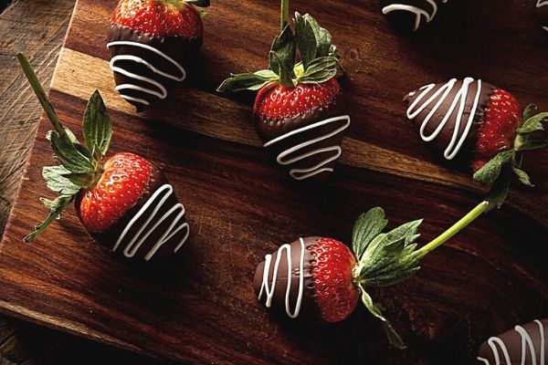 SPECIAL VALENTINE'S PACKAGE ❤️

Overnight stay in quirky Classic Double 😴
Chocolate-coated strawberries in room 🍓
Sharing Porterhouse Steak served in The Herd 🥩
Bottle of Prosecco with dinner 🍾
Full English breakfast 🥓🍳

Find out more: vmne.ws/2Zjh3Be