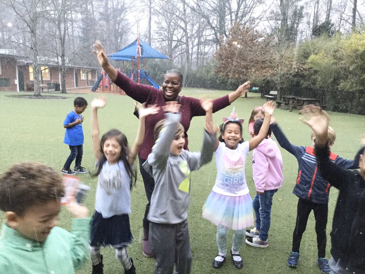 Did we really see “SNOW?” We had to run outside quickly and check it out. It only took a minute! Sorry <a href="/pointsbyPortee/">Deyvi Portee</a> that we forgot our coats and jackets. 🤭 We were to excited to grab them!
