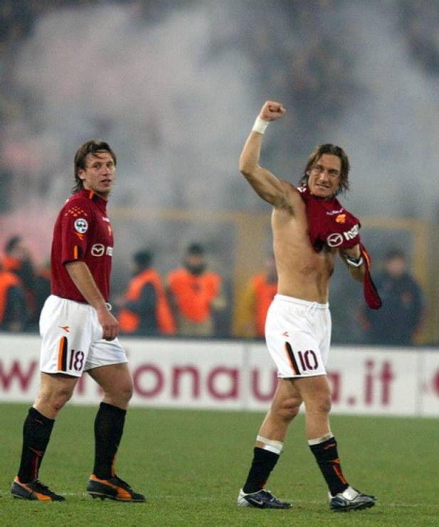 ilRomanistaweb's tweet photo. Sedici anni fa, #RomaJuventus 4-0: Dacourt, Totti, Cassano, Cassano. https://t.co/sUiy3xPUG5