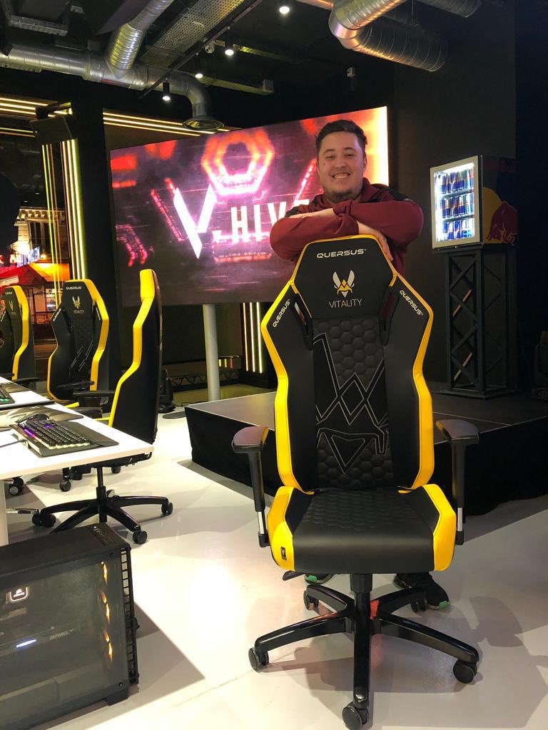 zywoo's tweet image. GIVEAWAY🎁

Here we go for the surprise! Take your chance to win a @QuersusFR chair. 

Easy steps:
👉Like, RT &amp;amp; follow me
👉Follow @TeamVitality
👉Follow @QuersusFR
👉Follow my Youtube bit.ly/ZywOo_youtube

📅End: 21/02
Good luck everyone!