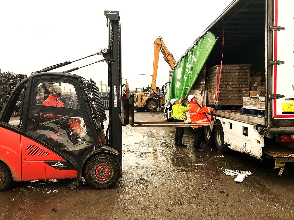 steelwarriorsuk's tweet photo. Four lorries full of knives - off the streets and ready to be shredded - at European Metal Recycling #shredit #getshredded #putdownpullup #gymlife #recycling #steelwarriors https://t.co/IftJ7obRIu