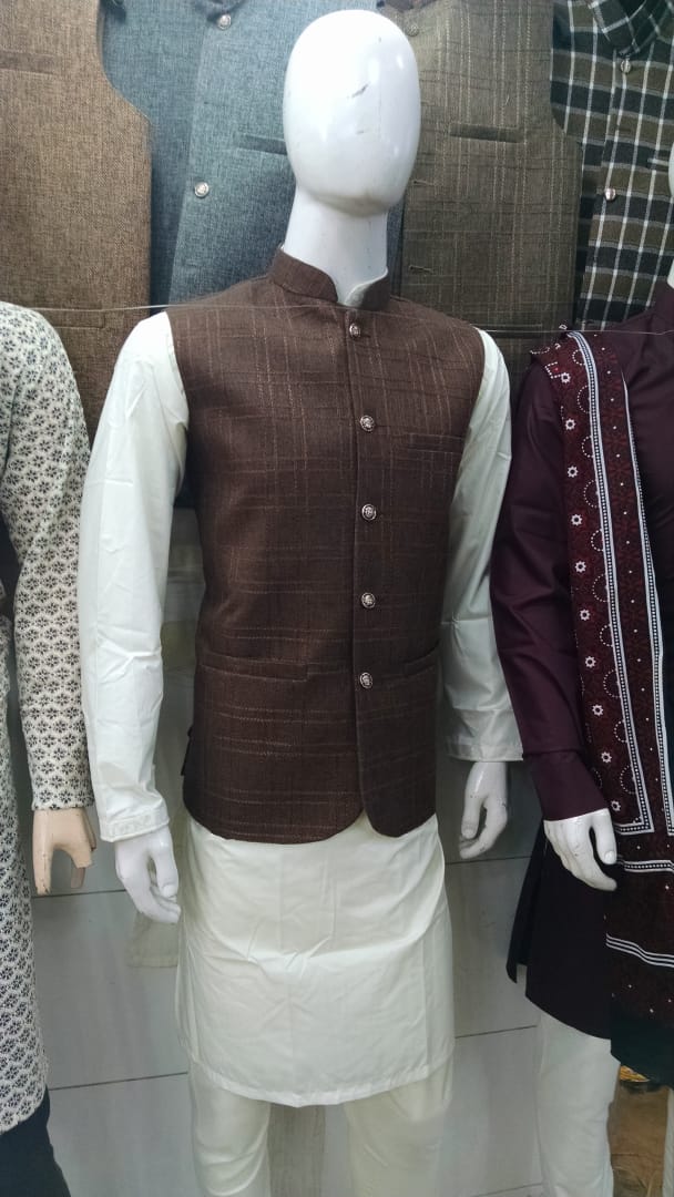 GlacierFabrics's tweet photo. Best Gents stitched suits at very reasonable prices. For more collections and order please call or whatsapp us +923121053373

#stitchedsuits  #waistcoats https://t.co/siKtKPweOA
