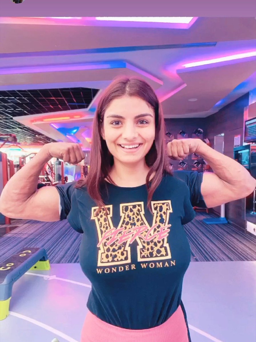 GirlsVoluptuous's tweet photo. #workout #gym #biceps #curvy #beauty
https://t.co/wouQPx6qu8 shows you more photos of this girl 😈 https://t.co/leqnG7PEx4