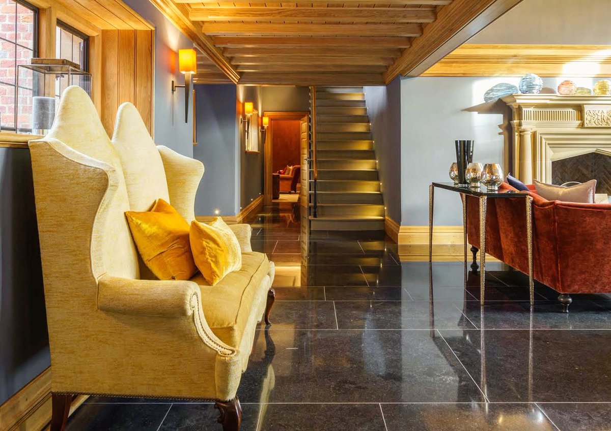 annehaimes's tweet image. A stunning interior hallway from one of our design projects ! ✨ 

Our designers fully enjoyed working on this home, they work to their best to make sure our clients are happy with the result ! 💛
.
.
.
#experienceddesigners #interiorprojects #interiortransformations