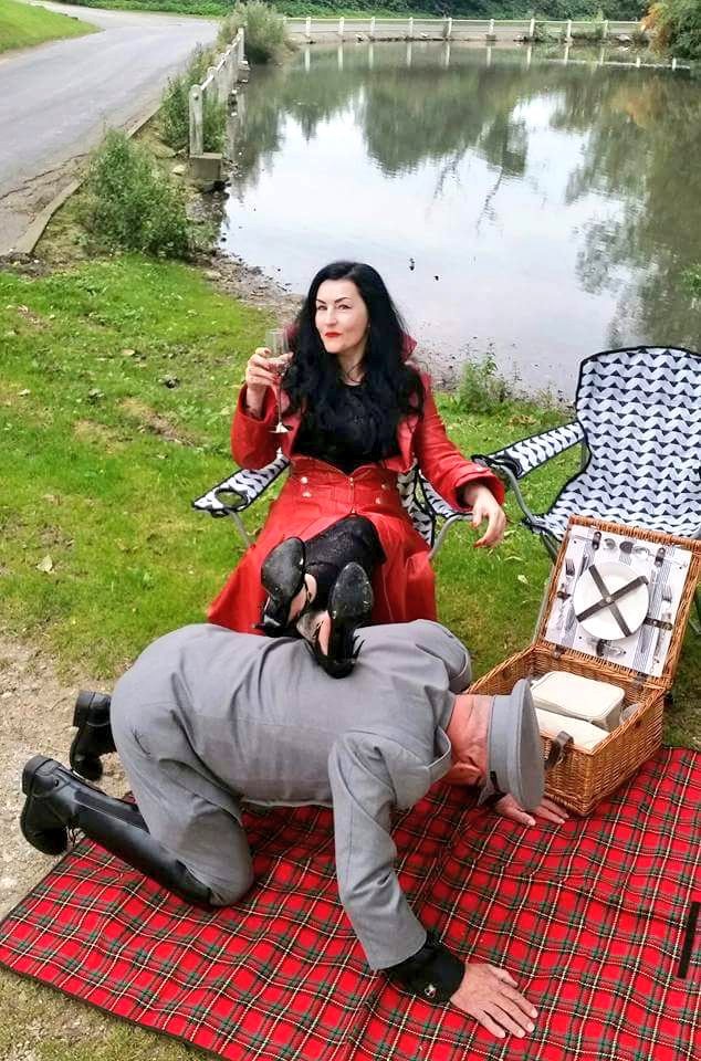 BossBitchDita's tweet photo. She's le ultimate God nth can surpass her divinely power she's the most beautiful&most powerful le #OnlyTrueGoddess make sure to worship her
#MistressDita #HullMistress #HullDominatrix #HullDungeon #MaleSlavesInHull #BDSMHull #FemaleSupremacy #Femdom #Findom #Emaildomination https://t.co/HEF4NhUjk0