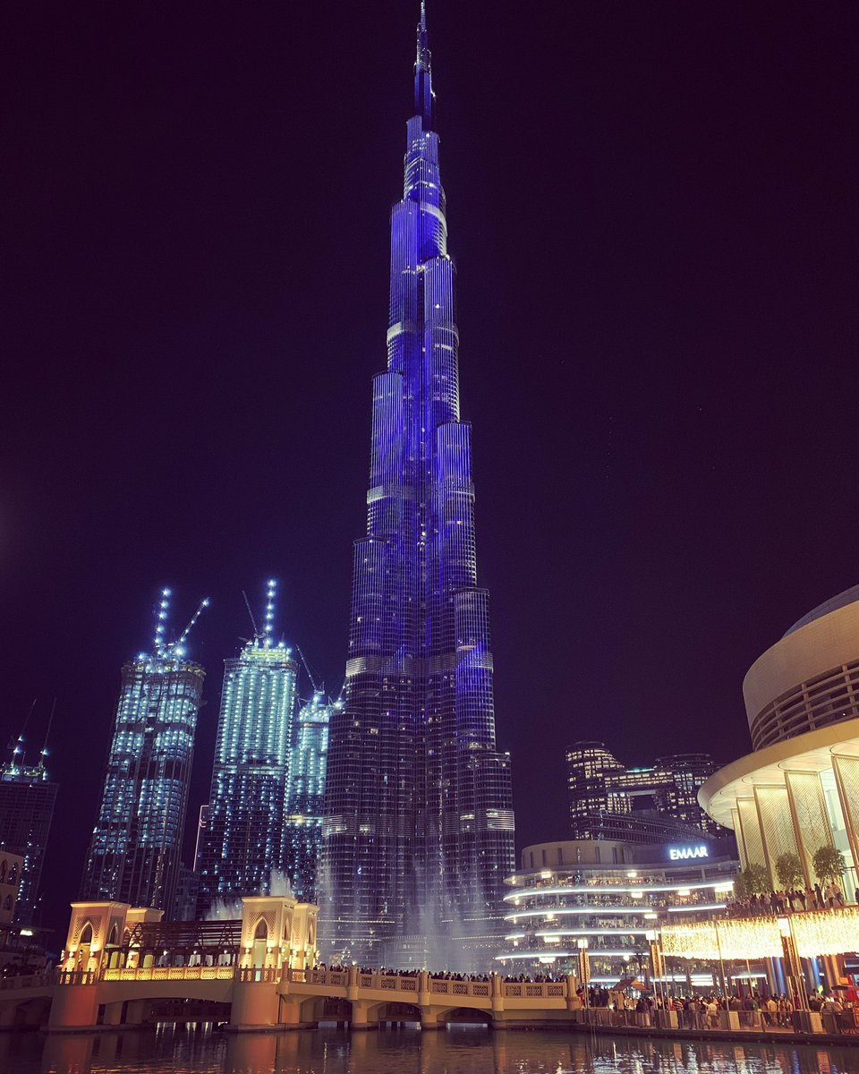 1ericv's tweet photo. #Dubai at night for the recent Chinese New Year, a city full with lights. https://t.co/QbNUdtiAWf