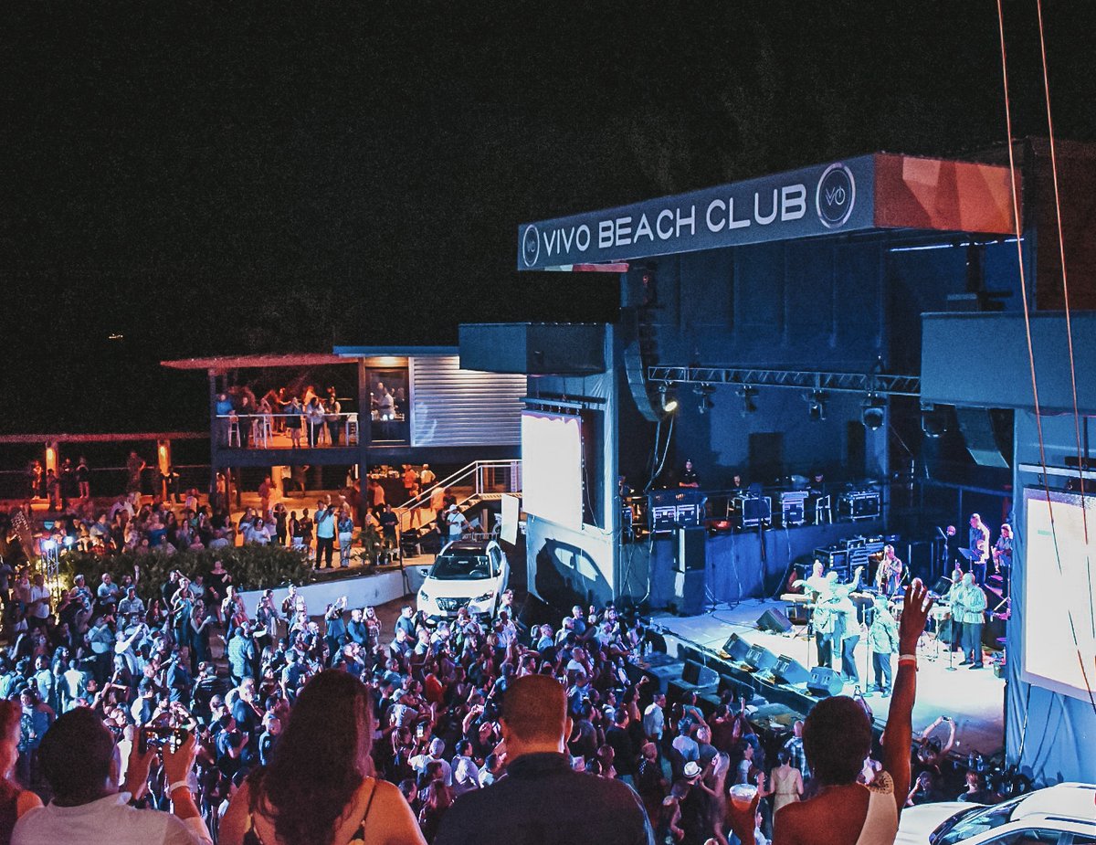 It’s all fun at our standing rooftop area at our #VivoConcerts and you need to #LiveTheExperience. 🤩 

Do you rather have this view? —> Get tickets at vivobeachclub.com 🎟
#VivoBeachClub #VivoParadise #PuertoRico #EventVenue
