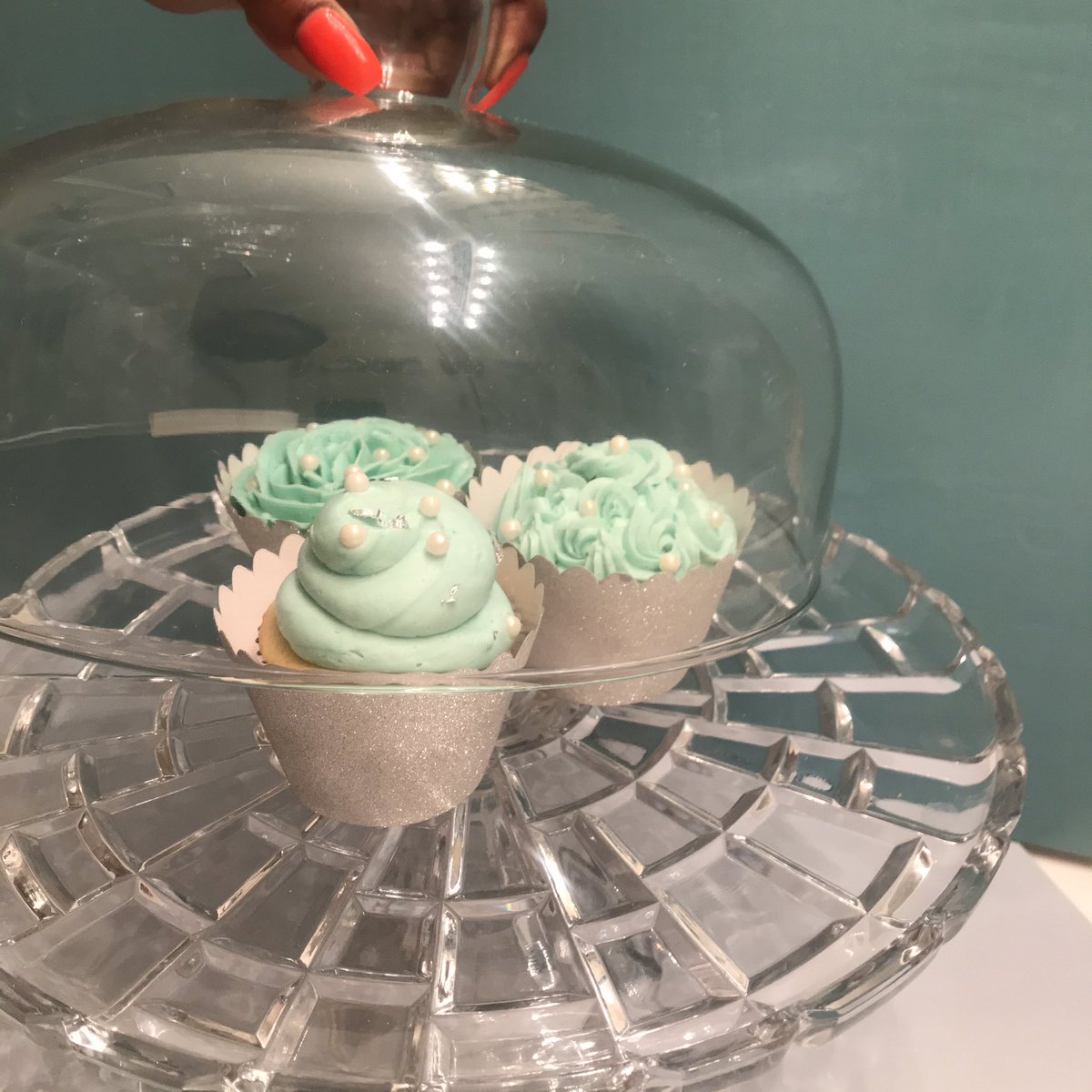 SweeetXscape_'s tweet photo. Customer said plain Tiffany blue cupcakes... well at @SweeetXscape_ we make plain POP! Visit: https://t.co/9s43FcyC08 & follow me on IG: SweeetXscape #SweeetXscape #BlackTwitter https://t.co/oCPGMGgEG7