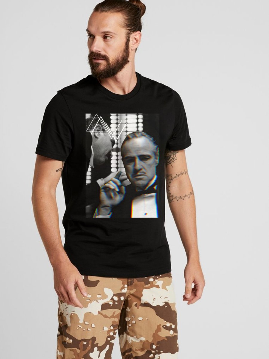AvstClothing's tweet photo. T-shirt Deluxe Godfather! Ha llegado a nuestra web! Disponible tanto para chicos como para chicas, faltaría menos,disponibilidad en todos nuestros modelos😈🔥
📌https://t.co/zGn1Toopt8
#1xvec #1xvecmd #moda #urban #design #new  #streetstyle #tshirt  #thegoodfather #elpadrino https://t.co/iaLeR9PLgA
