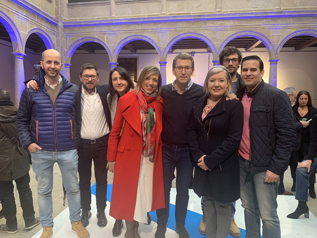 PopularesStgo's tweet image. O @ppdegalicia fixo hoxe entrega de carnés a novos afiliados. Un acto no que se ve que o noso partido segue a medrar. Populares De Santiago non podía faltar nun día tan importante no que se suman novas incorporacións ás nosas filas. #SomosMáis #OrgullodeCidade #Reconectando