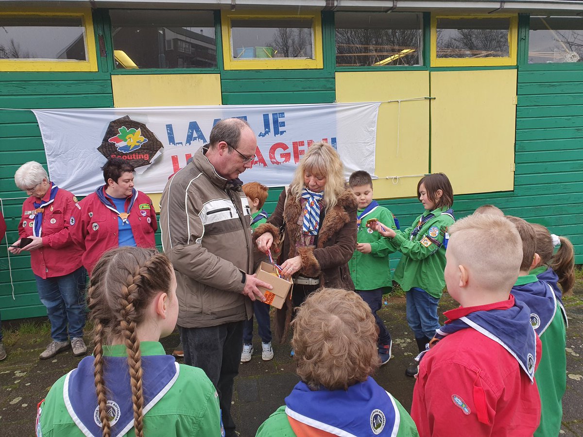 Ronald07094302's tweet photo. Gebiedscommissie Charlois op bezoek bij @scoutingCharlois voor #100jaarwelpen https://t.co/8yZ7EWlTa6