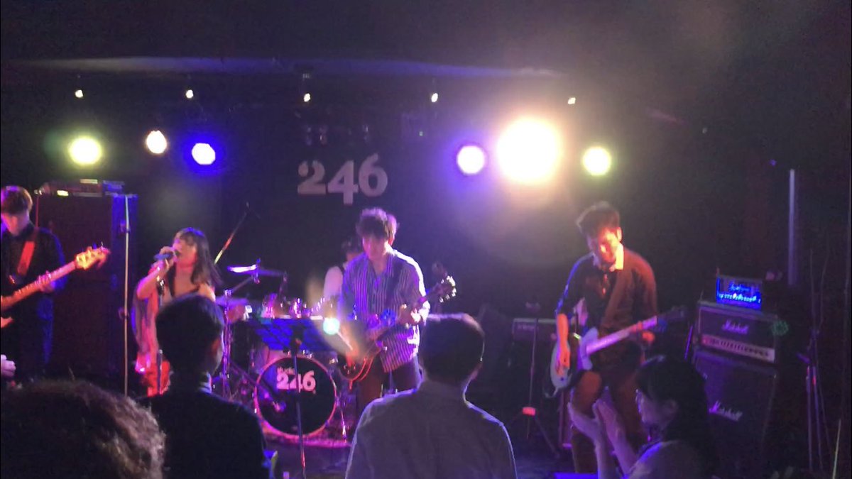 murasquare_4138's tweet photo. 本日もROCKJOINTお疲れ様でしたー!!
自分は全8曲、最後グダリましたがなんとかやり切りました!!笑
新規の人も含めてみんな凄く楽しんでて、素敵な1日でした✨
また繋がりも増えたし、さらにいろんなバンドが出来たらええなあ。
ウチのボーカルはセッション会で花魁着てました笑
#ROCKJOINT https://t.co/zvOqh5fZEq