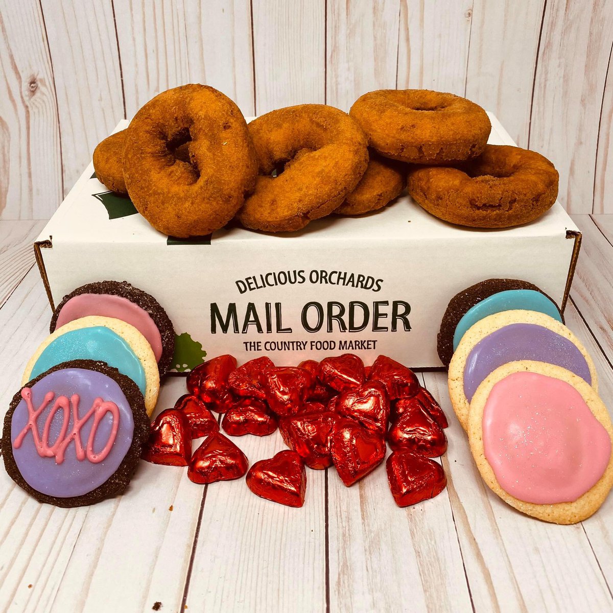 D_OrchardsNJ's tweet photo. Special delivery! 💘🍩 #DOmailorder #deliciousorchards #DOfresh #thebestvalentine #justsaying https://t.co/oQLLja6acd