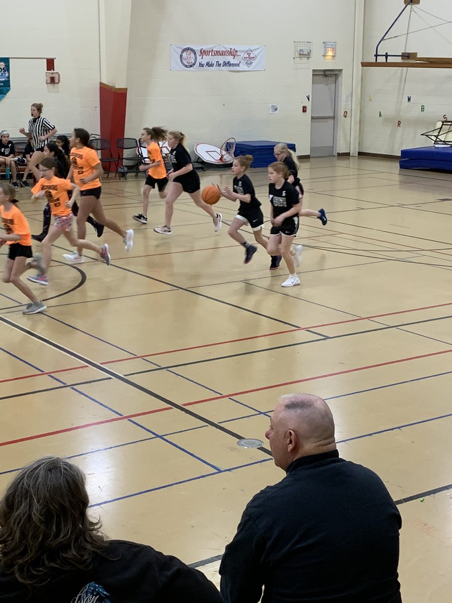 Heusner4thGrade's tweet photo. Getting in a little basketball on a Saturday morning! These Heusner 5th grade girls are working hard! #HeusnerPride https://t.co/KbWPU0iBq5