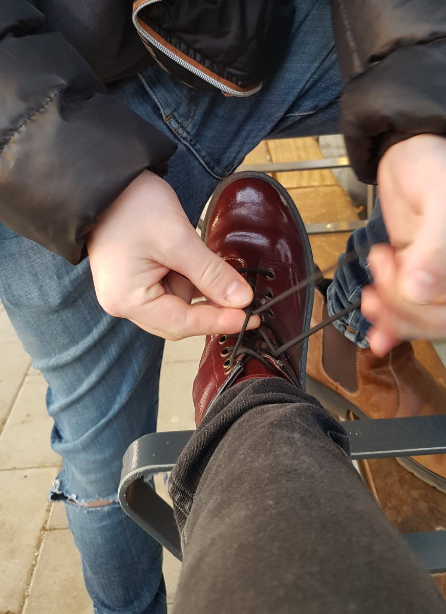 All men around me know their place... Why would i tie my own laces when i could just have a man do it for me?

💸 findom femdom #flr female supremacy boots shoe fetish bootlicker dominatrix altdomme