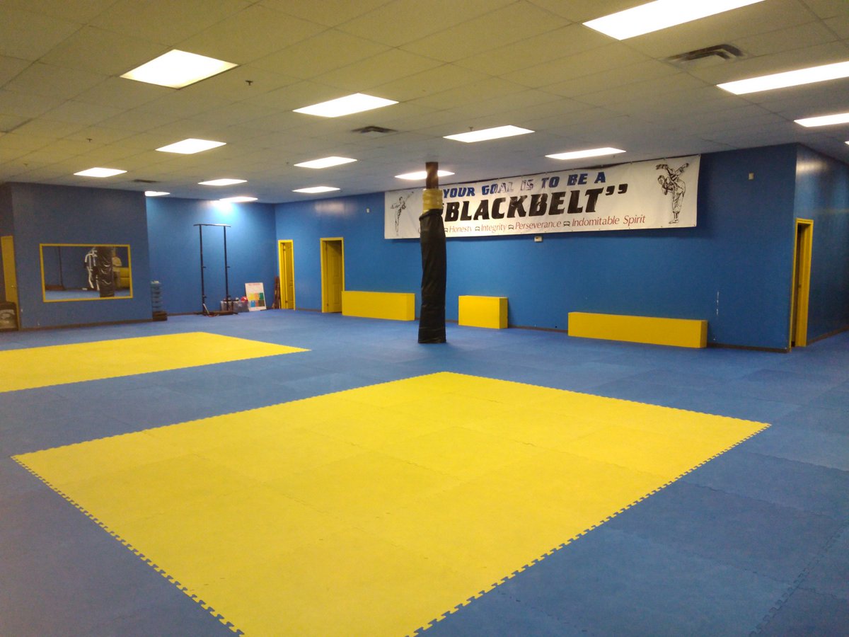 bzeerealty's tweet photo. #AVAILABLE  FOR LEASE
 Approximately 4,375 sq ft
$9.75 Net per sq ft per annum
 #NEWPRICE 
 B-Zee Realty Inc.
Real Estate Brokerage
 Bruno Zaffino
 Real Estate Broker of Record 

 Tel: (905) 897-3388 
 #bzeerealty #forlease
#Mississauga https://t.co/jHWtr1j9tj