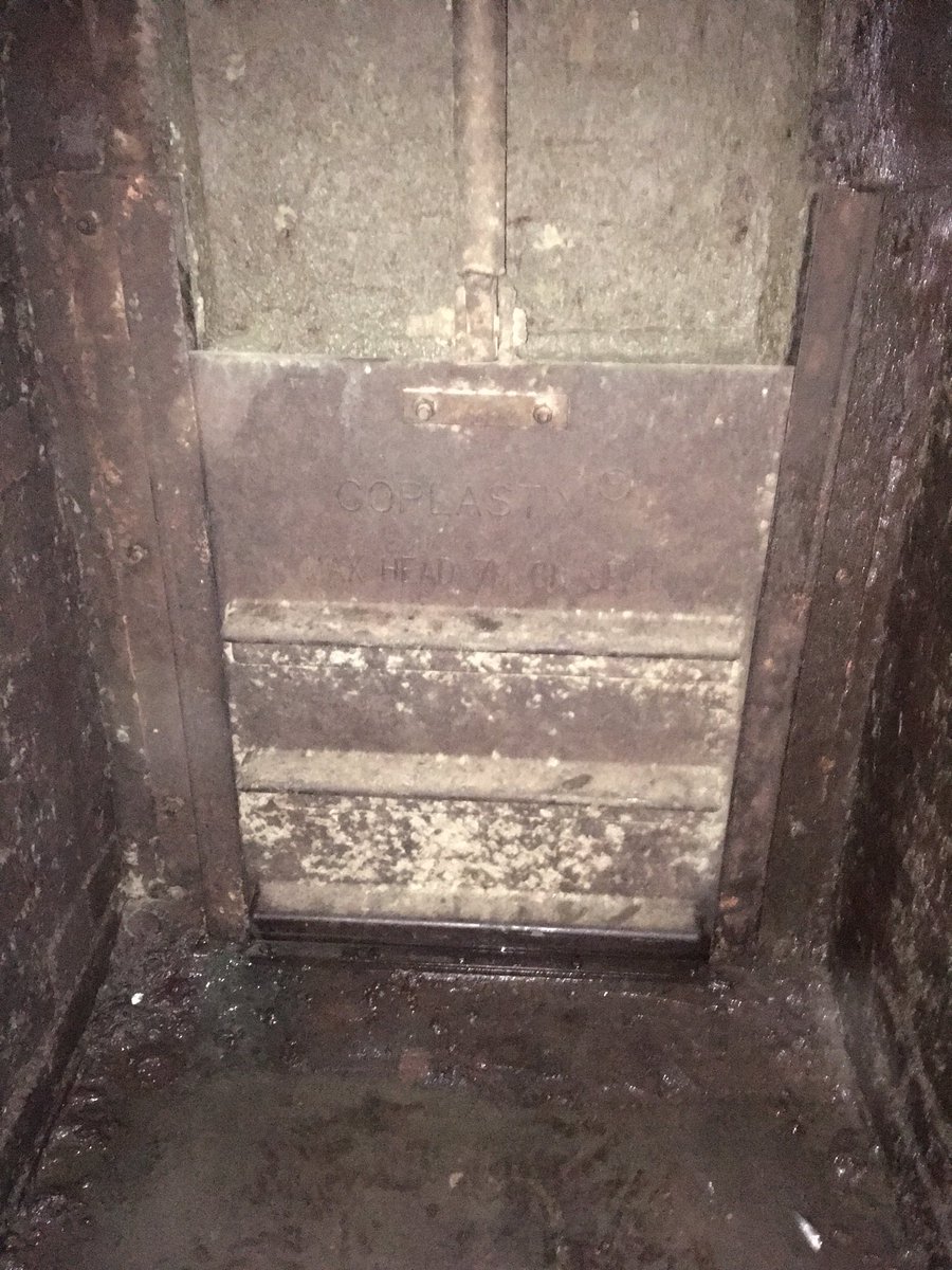 Here’s a closed paddle. This is what stops the water flowing.